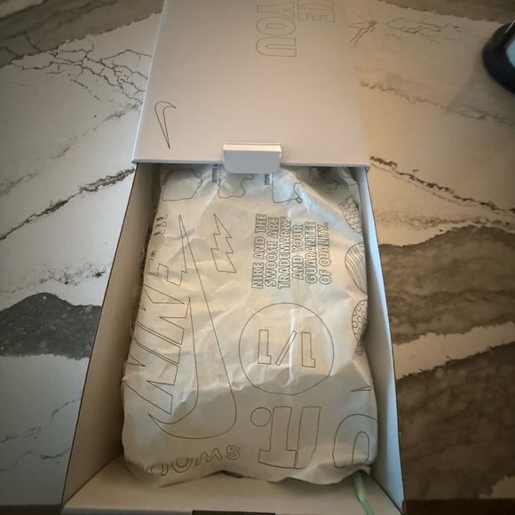 Nike woman’s custom Free Metcons Brand new never worn - Picture 9 of 9